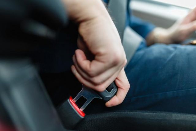 Hướng dẫn cách thắt dây an toàn đúng cách khi ngồi trên ô tô - Zestech