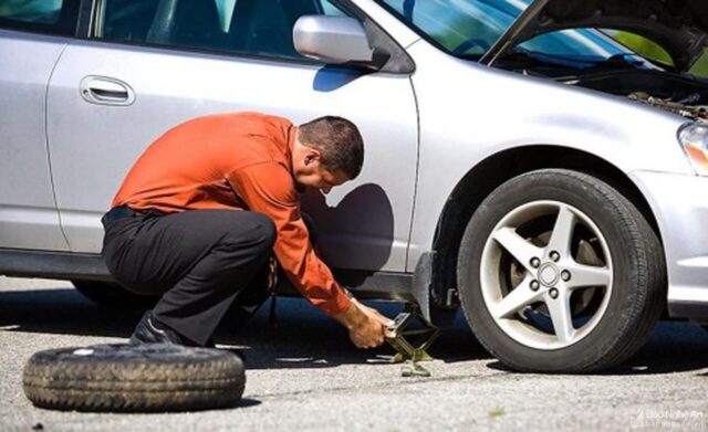 Cách xử lý khi xe Ô tô bị nổ lốp
