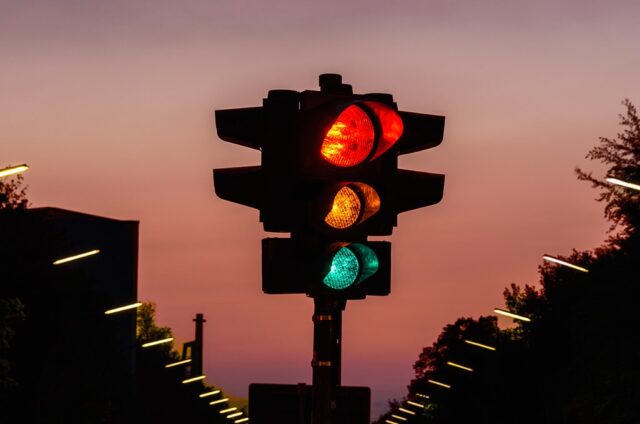 Đèn tín hiệu giao thông giúp cho các khu vực đông dân cư trở nên an toàn hơn nhiều. Ánh sáng rực rỡ, màu sắc đầy sức sống sẽ thu hút sự chú ý của tất cả mọi người. Hãy xem ảnh để được trải nghiệm những sản phẩm đèn tín hiệu giao thông đầy sáng tạo.