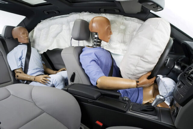 tính năng an toàn trên xe ô tô