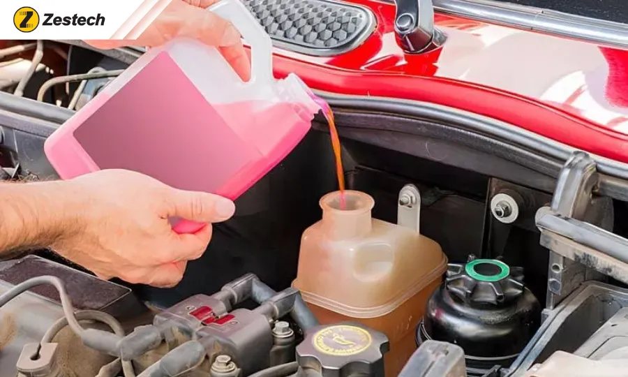 Nước làm mát ô tô màu hồng