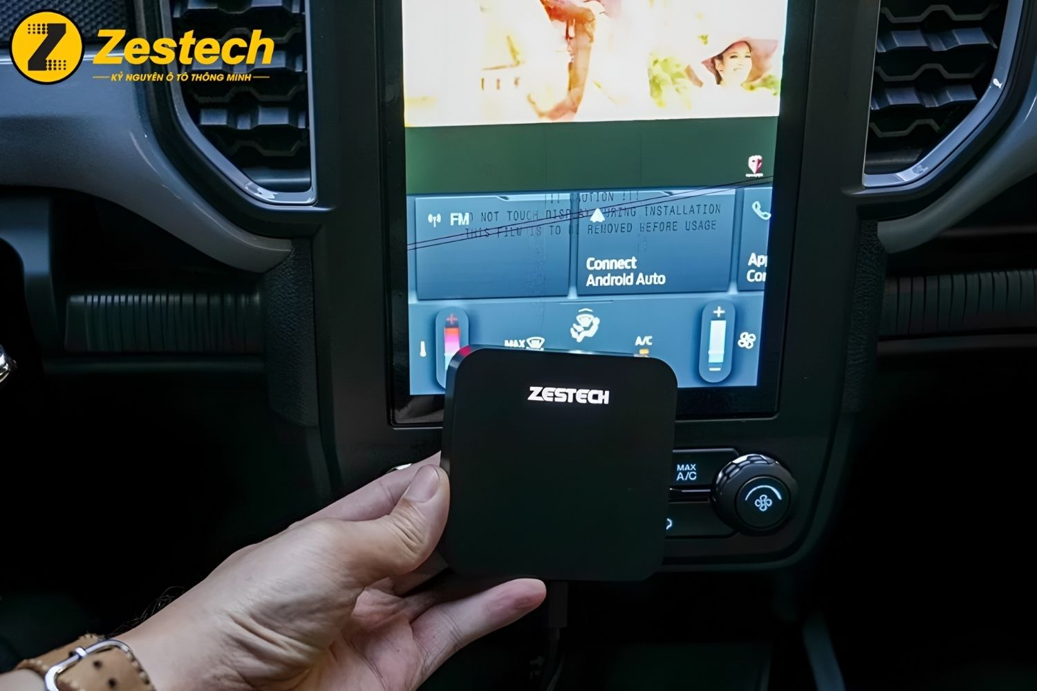 Android Box cho xe Ford Ranger có thiết kế hình hộp nhỏ gọn