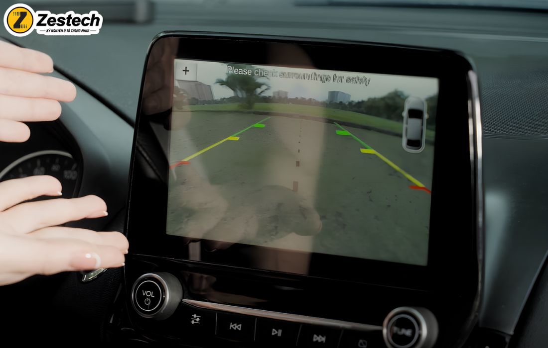 Camera 3 mắt Zestech tự động hiển thị theo tín hiệu từ xe