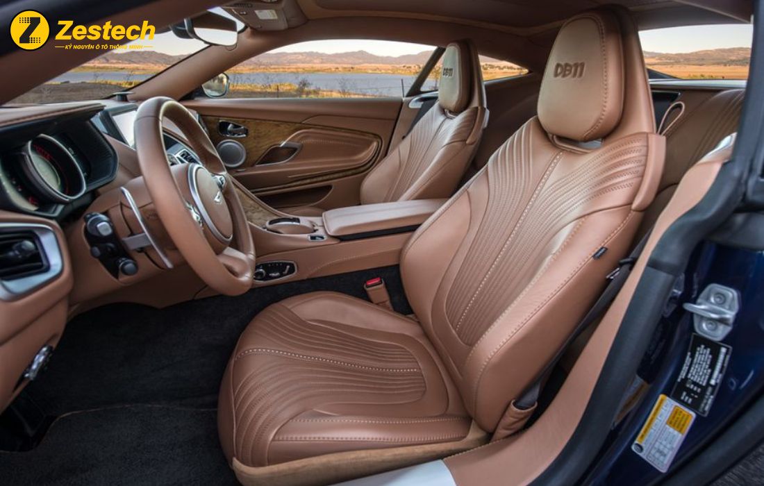 Ghế xe Aston Martin DB11 vô cùng rộng rãi và được bọc da cao cấp