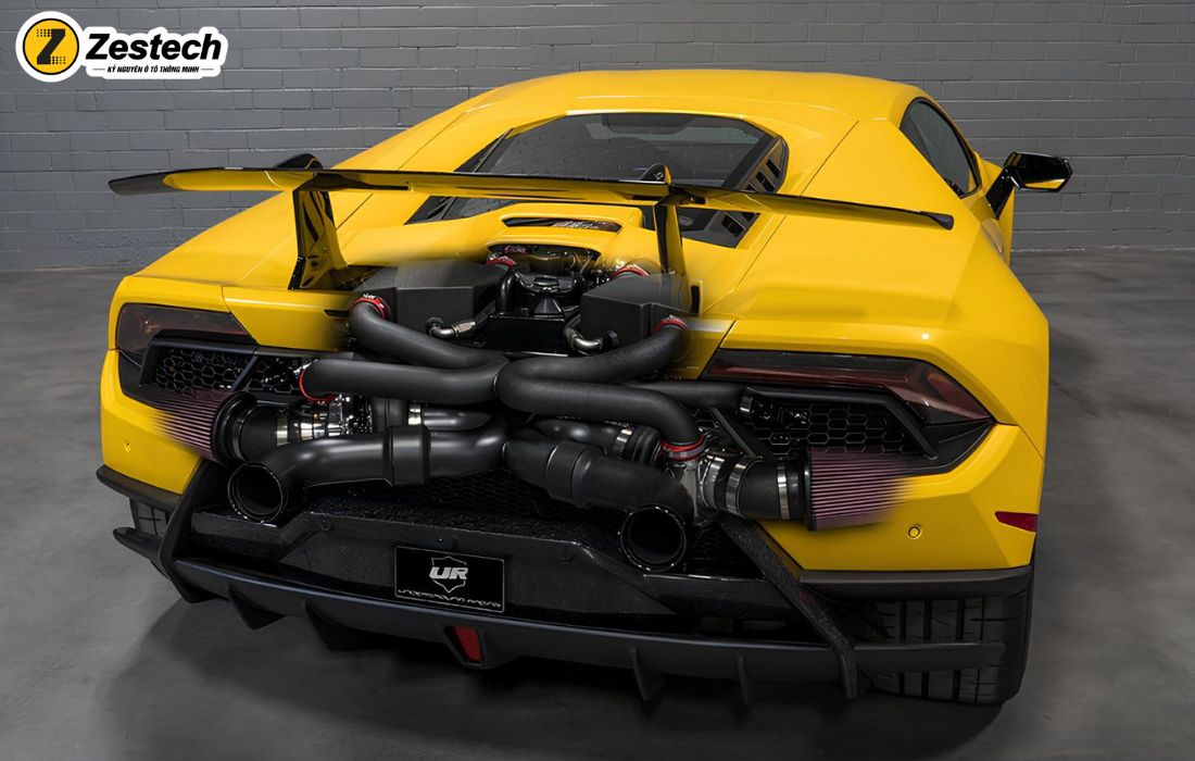 Lamborghini Huracan Performante sử dụng hộp số ly hợp kép 7 cấp và động cơ V10