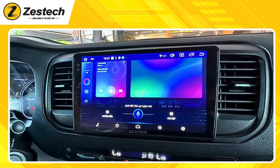 man-hinh-o-to-cho-xe-Peugeot-Traveller-2019-2024-ra-lenh-giong-noi