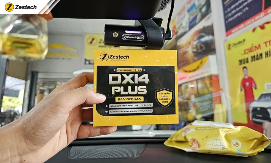 Camera hành trình ô tô Zestech D10 - Quà tặng không bán