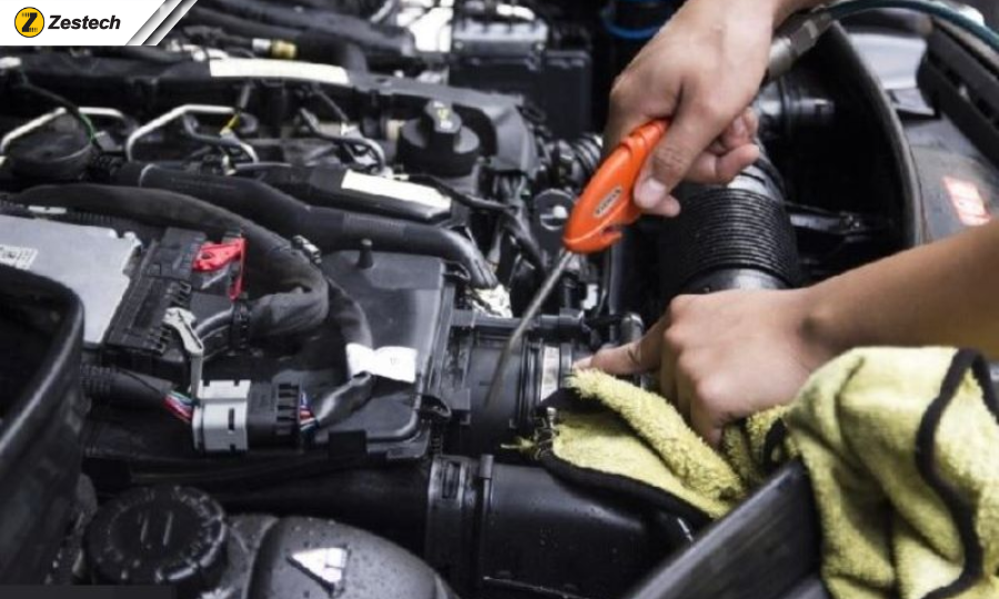 Quy trình 7 bước vệ sinh khoang máy ô tô chuẩn detailing 3 Khi nào bạn cần mang xe đi "tắm" khoang máy?