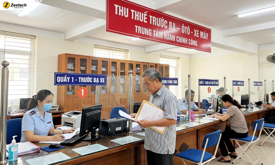 Bước 4: Nộp thuế trước bạ khi làm thủ tục mua bán xe ô tô cũ