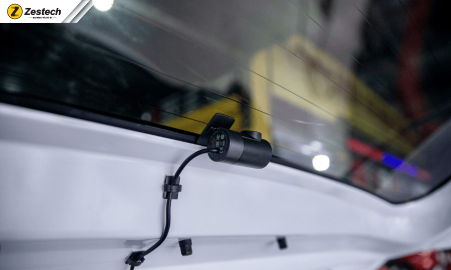 Gắn camera hành trình ở đâu? Vị trí chuẩn xác giúp lái xe an toàn 4 Vị trí gắn camera hành trình phía sau