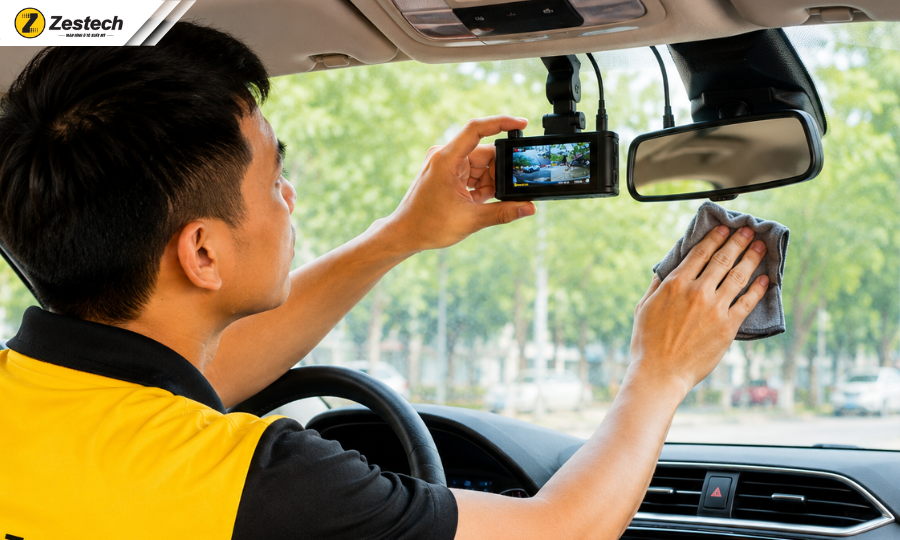 Lắp camera hành trình ô tô đơn giản với 6 bước 2 Bước 1: Xác định vị trí gắn camera hành trình chính