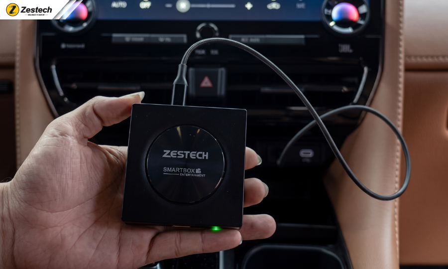 Top 5 Android Box ô tô giá rẻ, hiệu năng cao 2026 3 Android Box ô tô kết nối với màn hình zin qua dây cab Type-C to USB