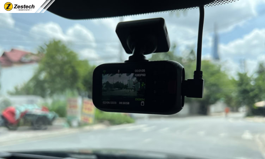 Camera ô tô không dây là gì? Top 5 camera hành trình wifi đáng mua 12 Camera ô tô không dây Nextbase A161 Wifi có kích thước màn hình nhỏ