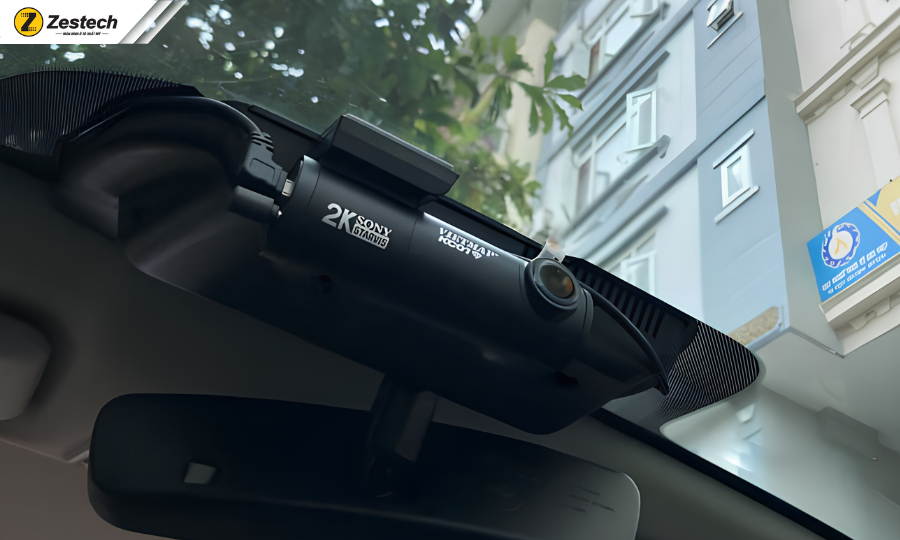 Camera ô tô không dây là gì? Top 5 camera hành trình wifi đáng mua 7 Camera hành trình Vietmap KC01 khi gắn lên xe