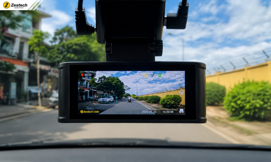 Camera hành trình ô tô là thiết bị giúp ghi lại hành trình di chuyển của xe