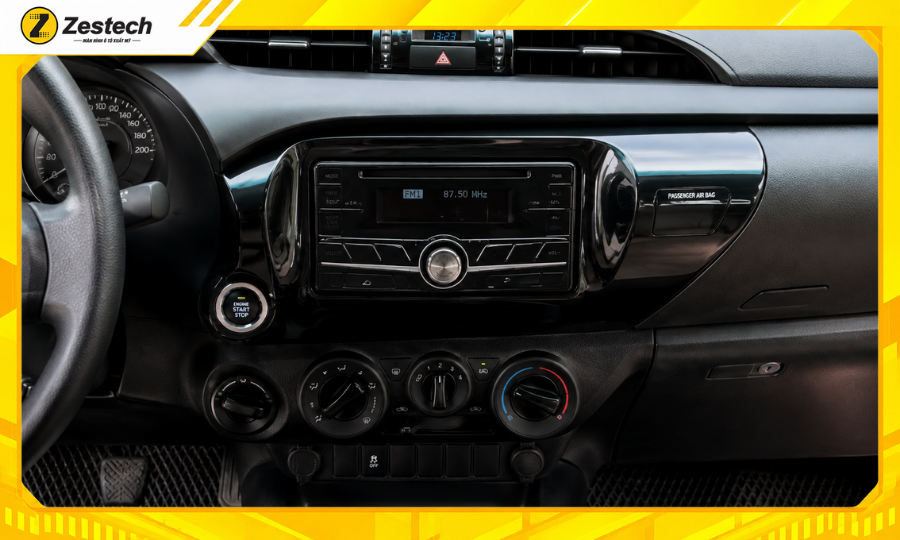 Toyota Hilux 2016, 2017, 2018, 2019, 2020 không có màn hình giải trí đối với bản tiêu chuẩn