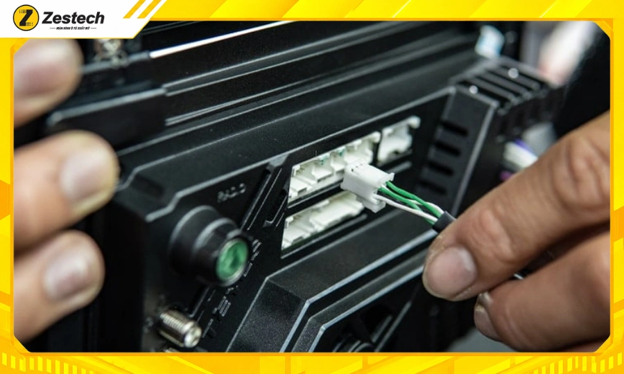 Màn hình ô tô Android cho xe Honda Jazz 2 Lắp đặt màn hình ô tô Android cho xe Honda Jazz sử dụng giắc cắm zin