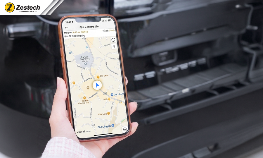 Màn hình Android ô tô kết nối với ứng dụng Zestech Tracking giúp định vị xe từ xa