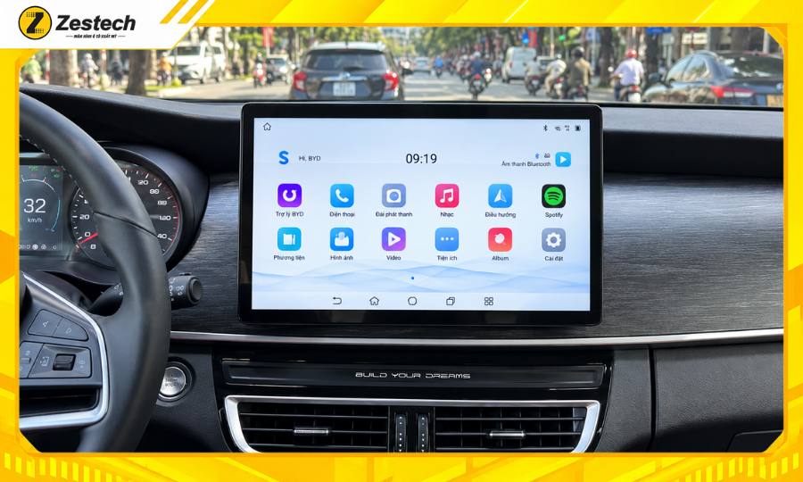 Android Box ô tô cho xe BYD M6 1 Màn hình zin xe BYD M6 có kích thước lớn phù hợp nâng cấp Android Box