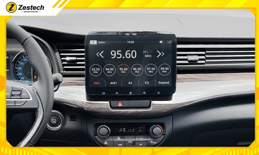 Màn hình zin Ertiga 2023-2024 giải trí ở mức cơ bản như nghe Radio